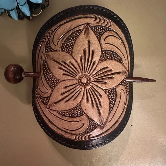 🦋 NWT Leather Hand tooled Hair Accessory - Picture 2 of 6